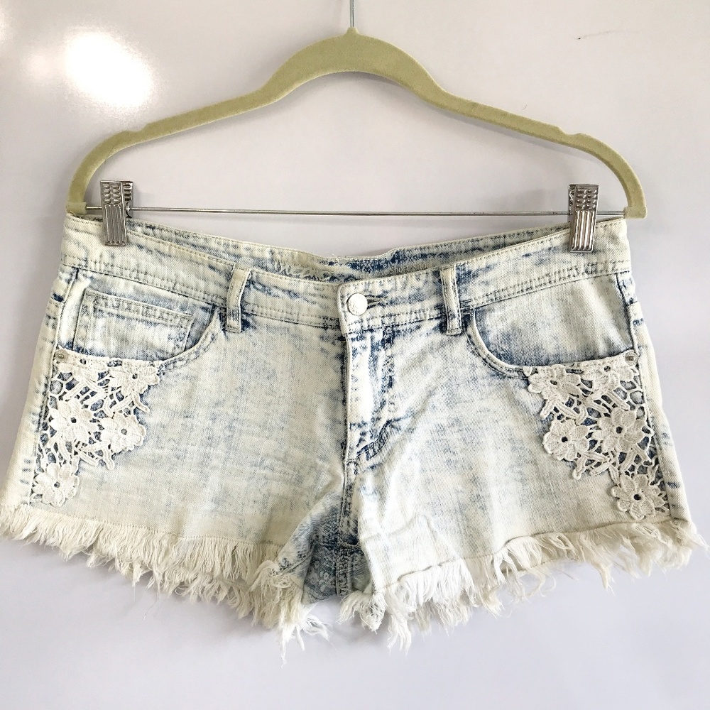 🌿Mossimo Women's Distressed Jean Shorts 8